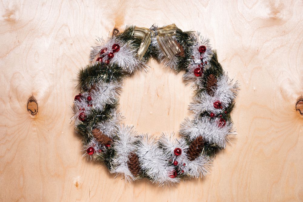 Tinsel wreath with cone christmas decorating ideas outside