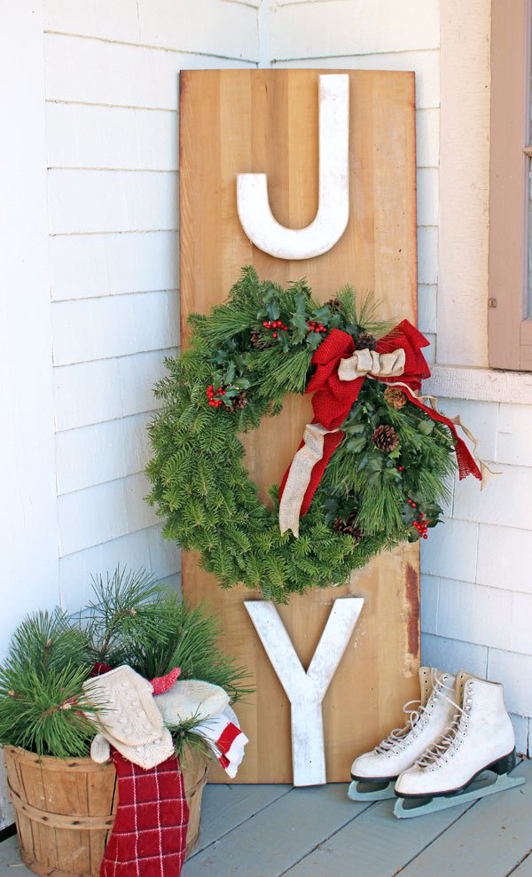 Natural wreath joy sign