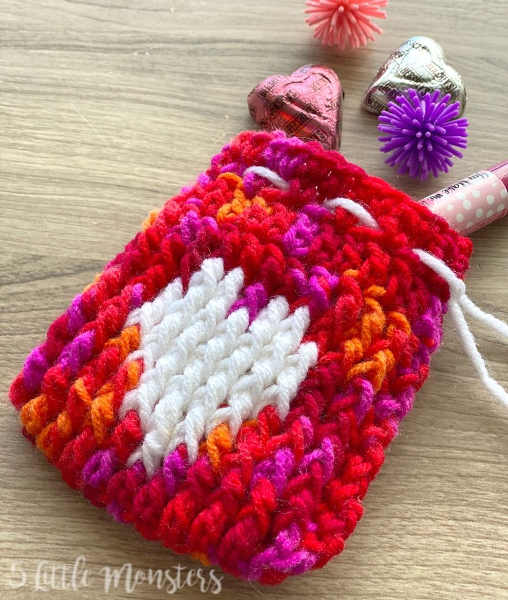 Crocheted treat bag valentine's day crafts for adults 