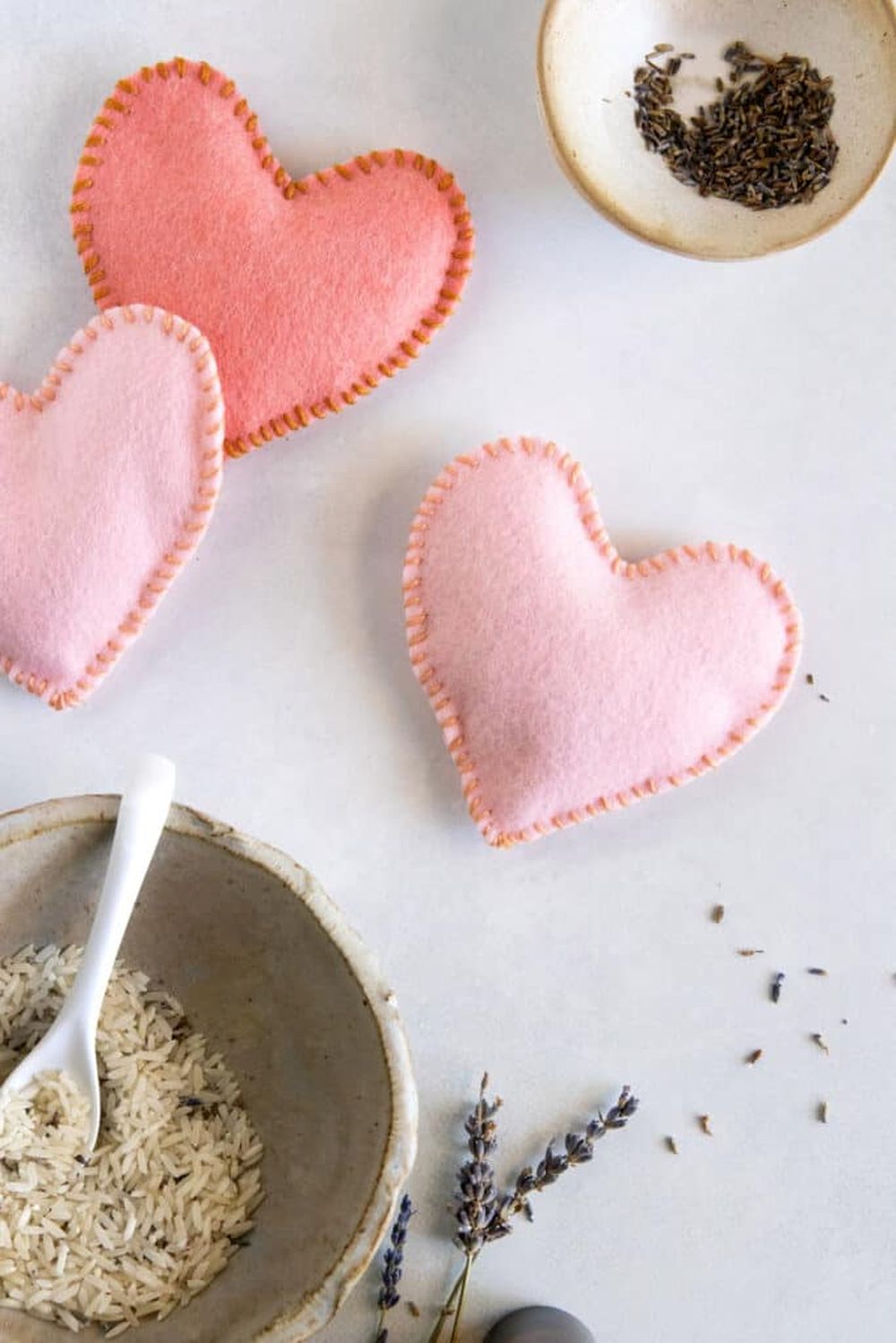 Diy felt heart shaped hand warmers romantic valentines day gifts