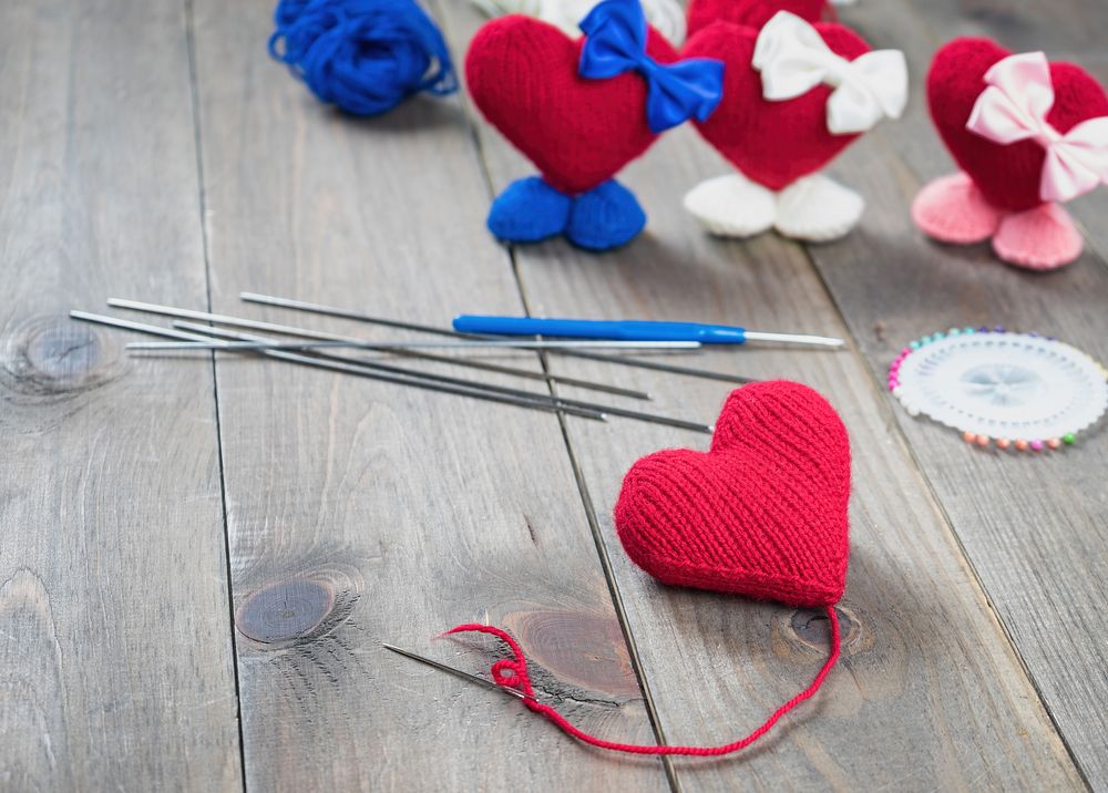 Knitted amigurumi hearts valentine's day crafts for kids