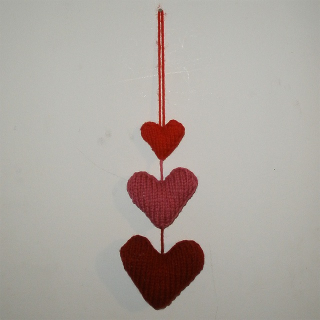 Knitted Hearts Door Hanger - Valentine's Day Crafts
