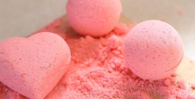 Bath Bombs - Valentine's Day Crafts for Her