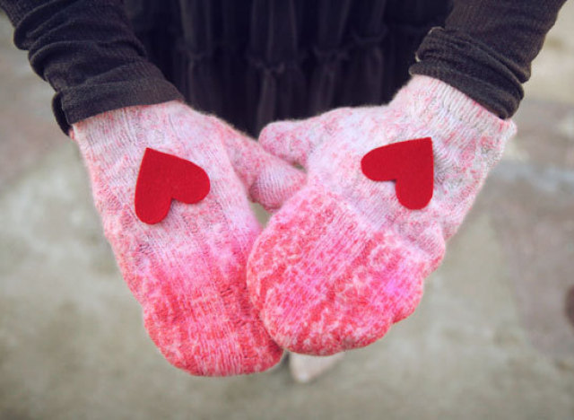 Diy ombre sweater mittens