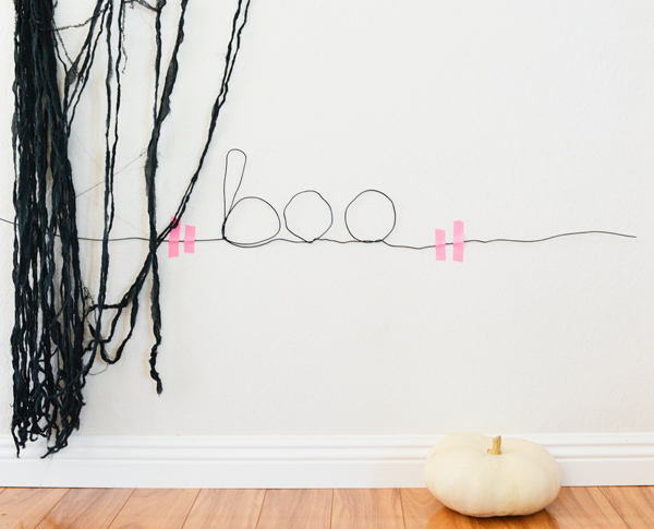 Wire sign for halloween