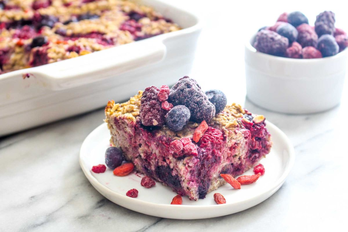 Banana berry baked oatmeal