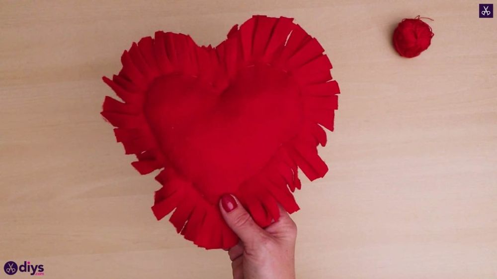 Heart cushion valentine’s day diy craft ideas 