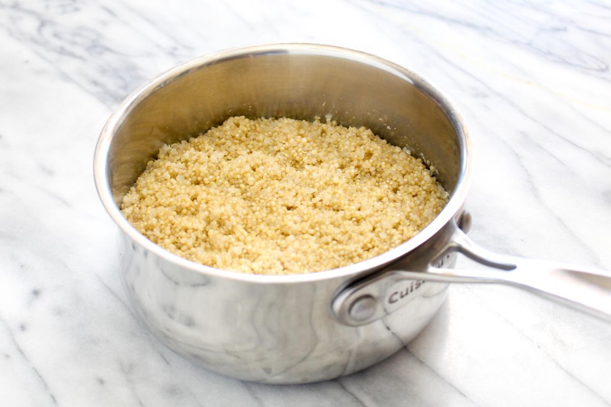 Saudável quinoa café da manhã tigela cozinhar por 8 minutos