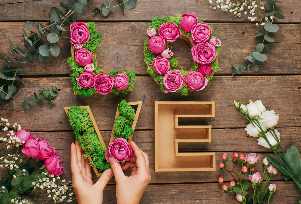 Stabilized moss with pink roses valentine’s day diy craft ideas 