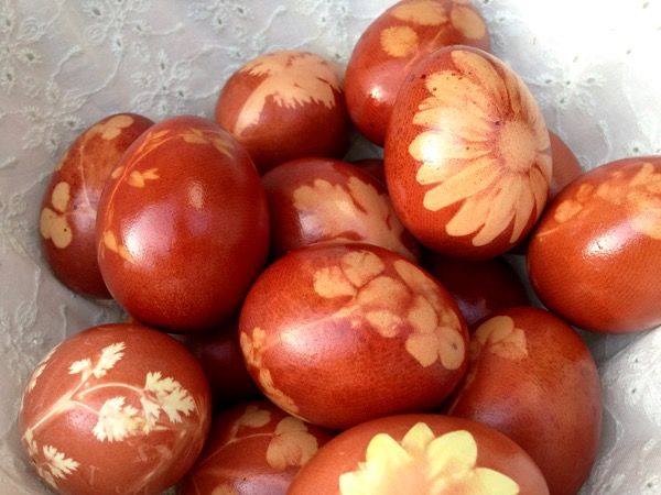 Onion skin easter eggs