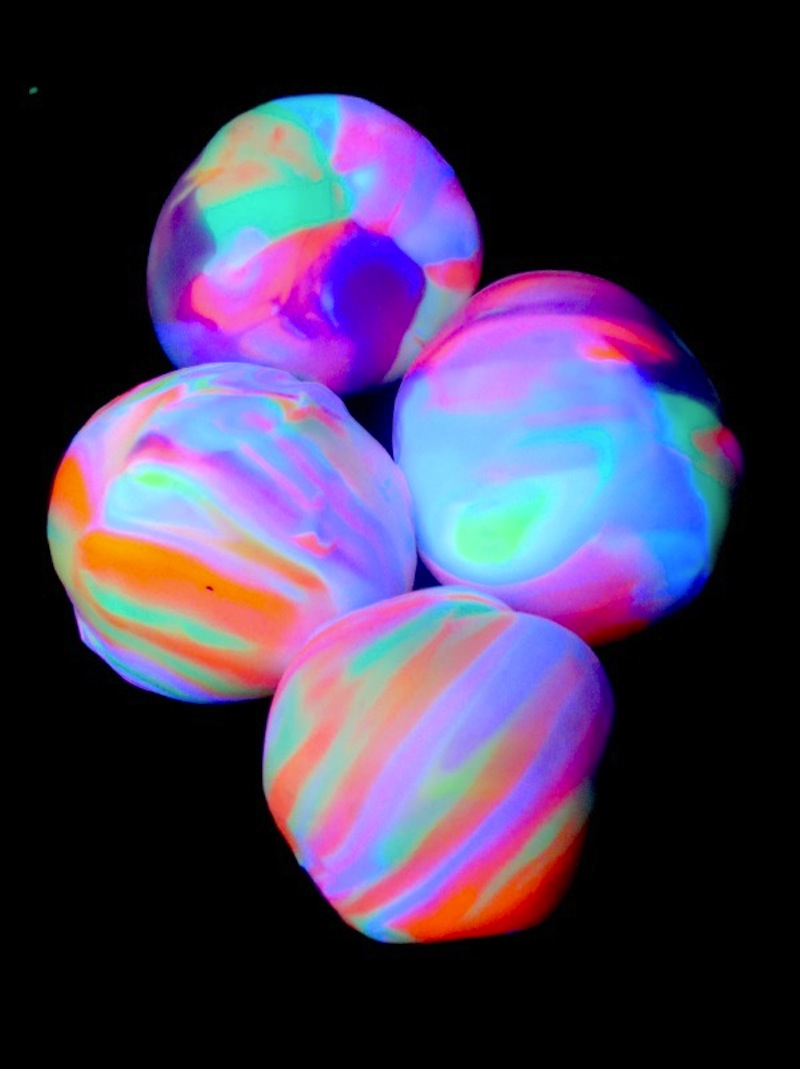 Diy glowing bouncy balls