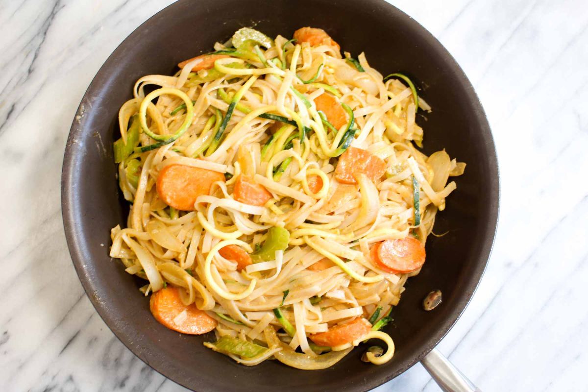 Peanut sauce noodles with crispy tofu cook