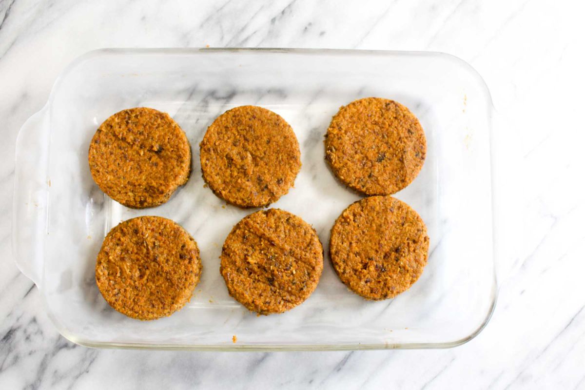 Raw carrot cakes with cashew cream cheese frosting frosting ingredients