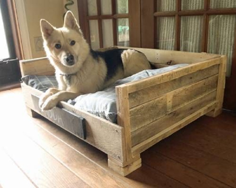 Reclaimed wooden pallet bed