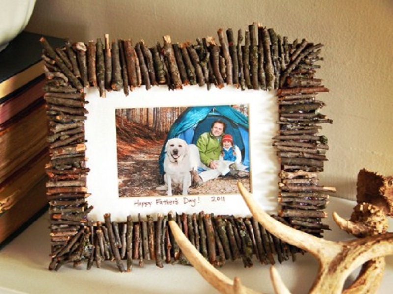 Twig picture frame