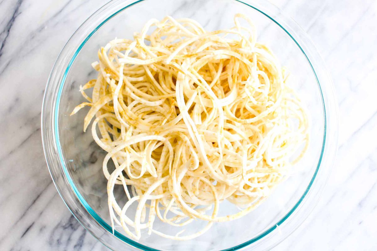 Black bean and mushroom meatballs noodles