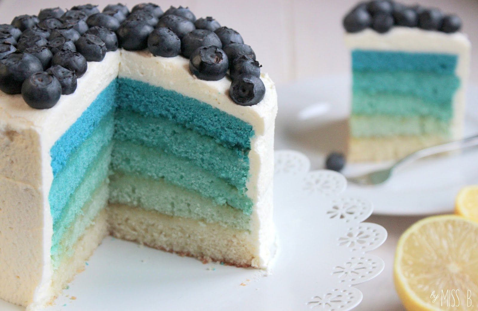 Blue obre cake with blueberries