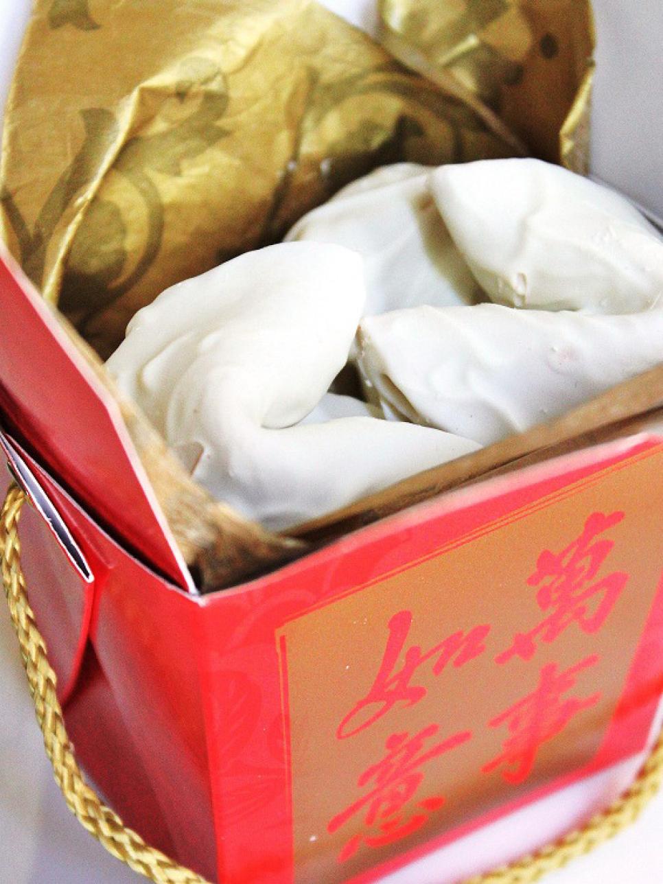 Diy fortune cookie party favors