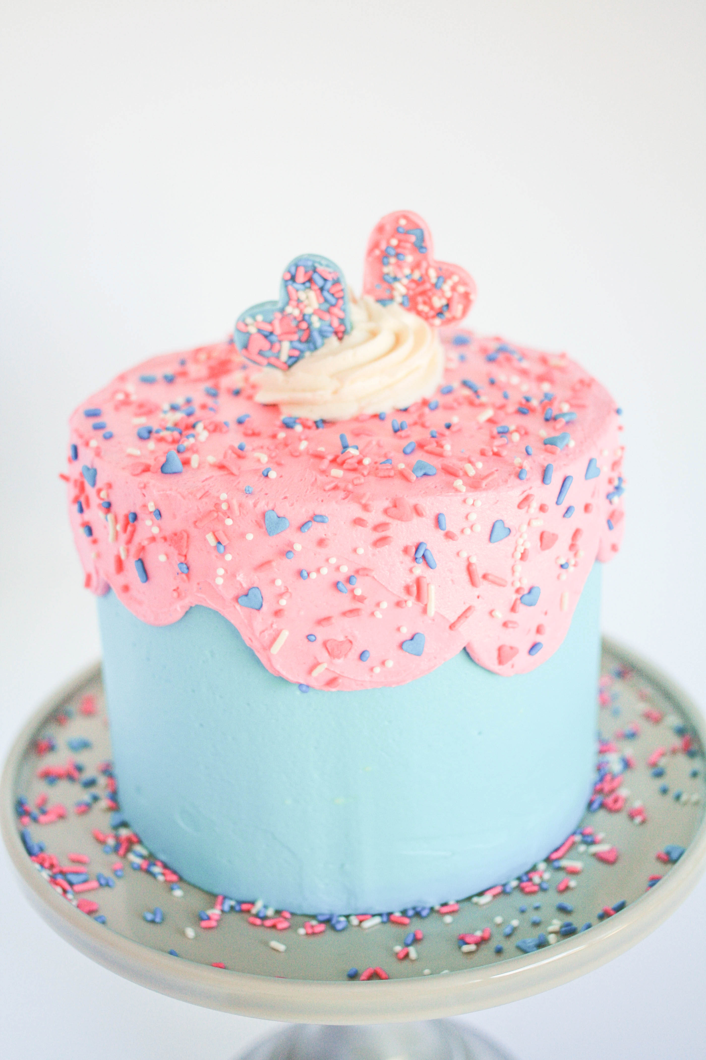 Pink or blue gender reveal cake diy