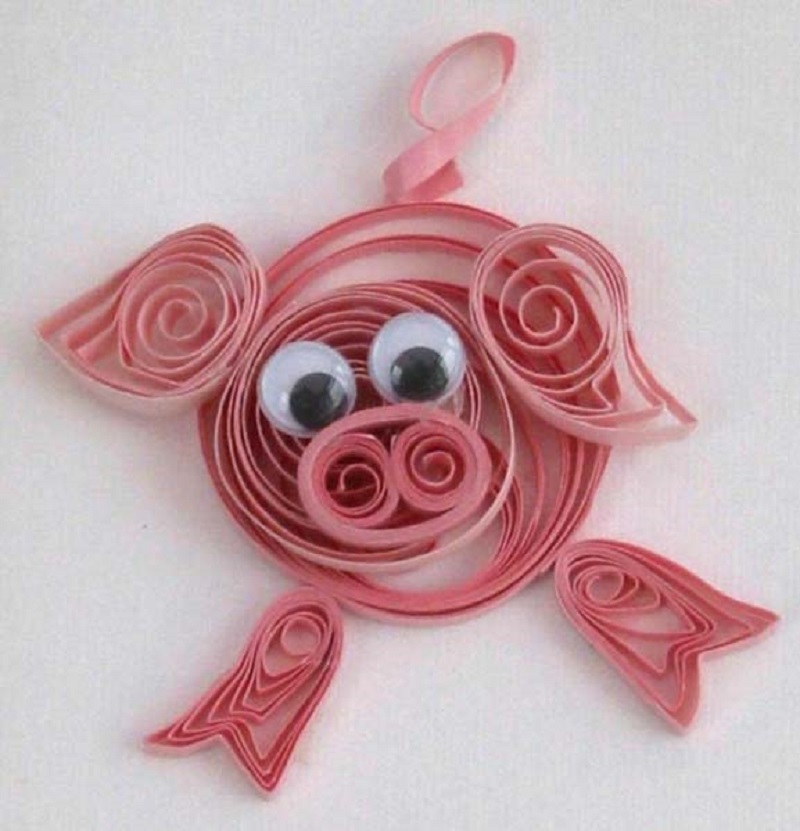 Quilled pig with googly eyes