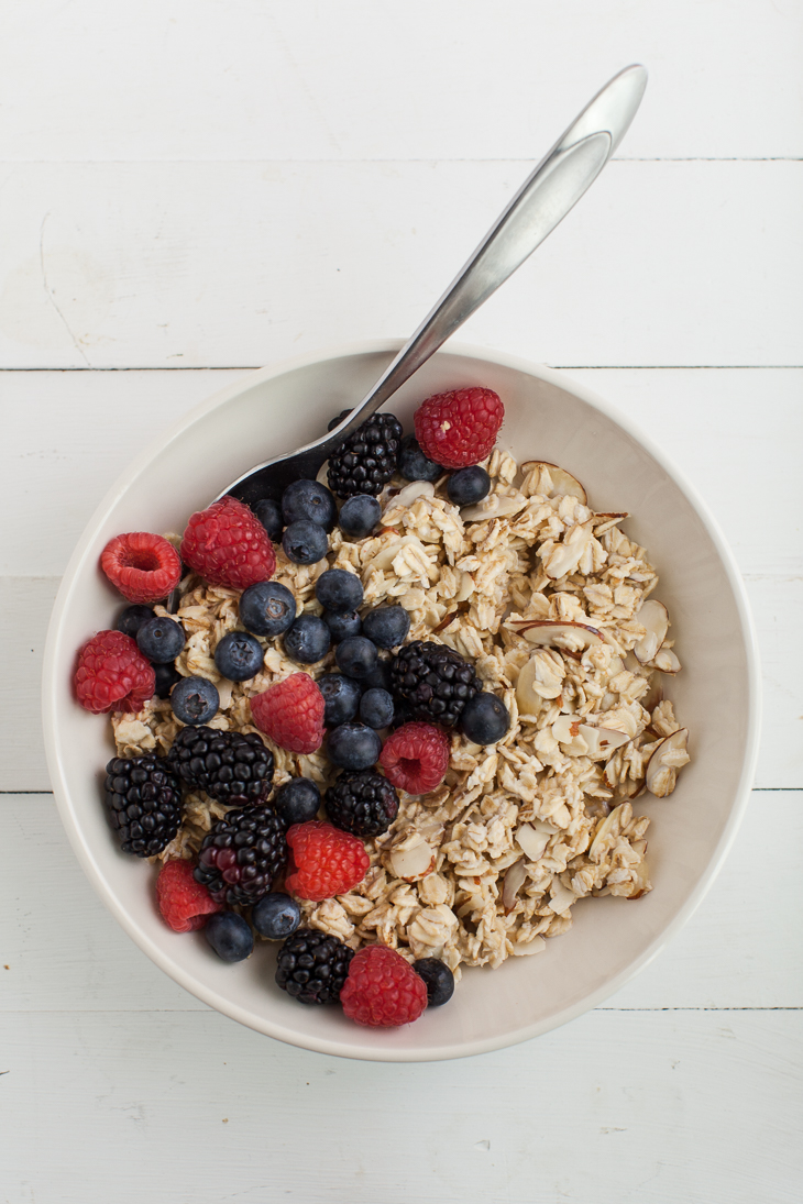 Summer berry overnight oats