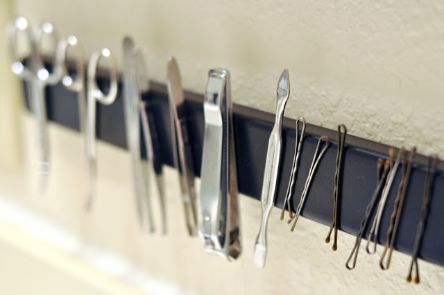 Diy magnetic bathroom rack