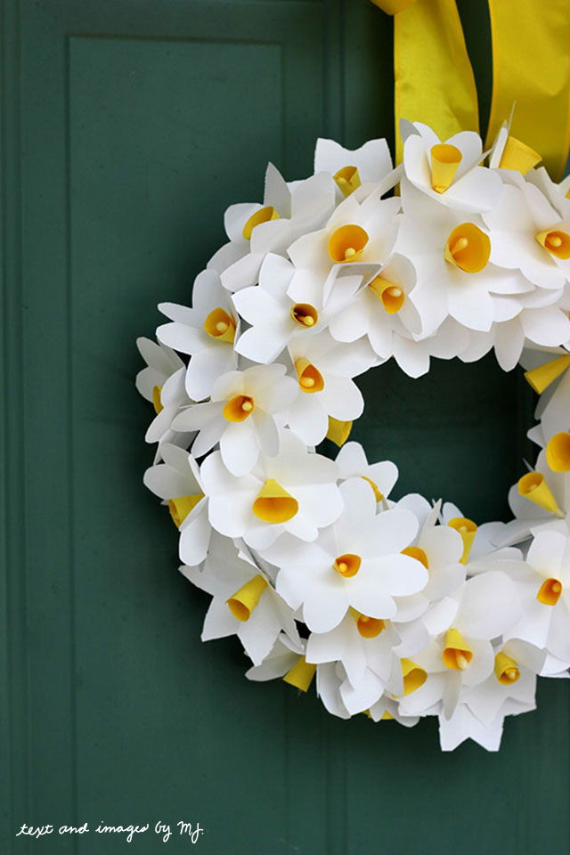 Paper daffodil wreath diy