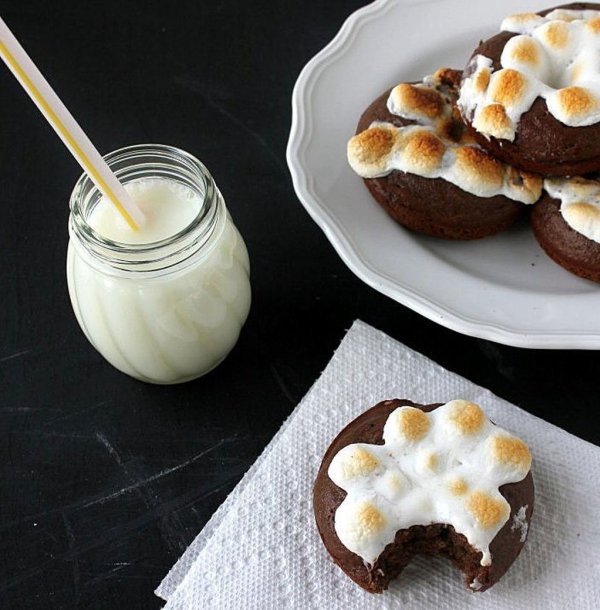Peanut butter smores baked donuts