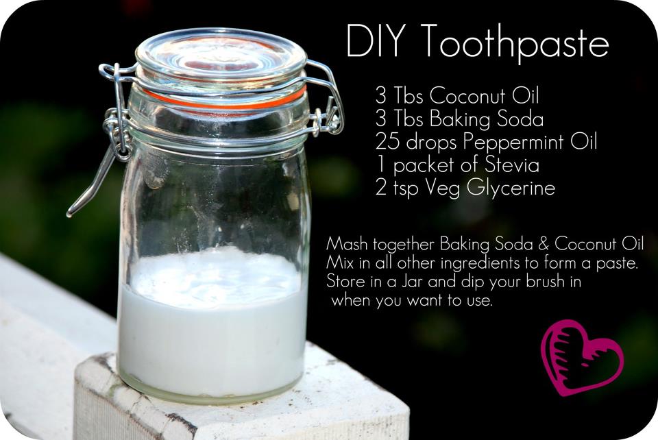 Baking soda and coconut oil toothpaste