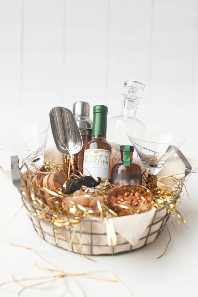 Cocktail enthusiast gift basket diy