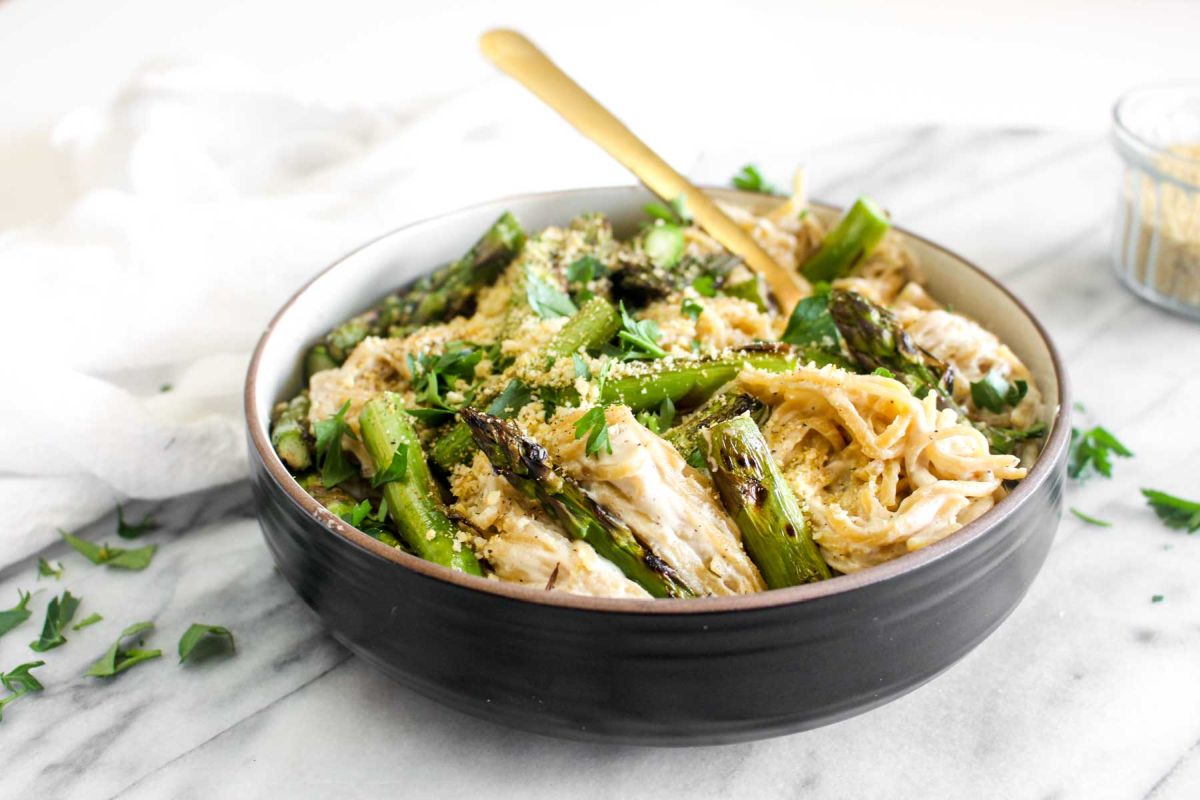 Vegan alfredo pasta with grilled asparagus recipe