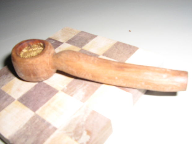 Whittled wooden tobacco pipe