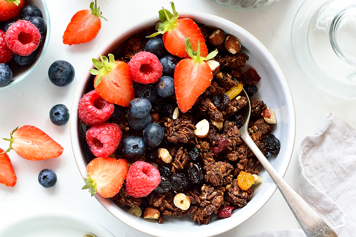 Chocolate and berry granola - a healthy breakfast that almost tastes like dessert!