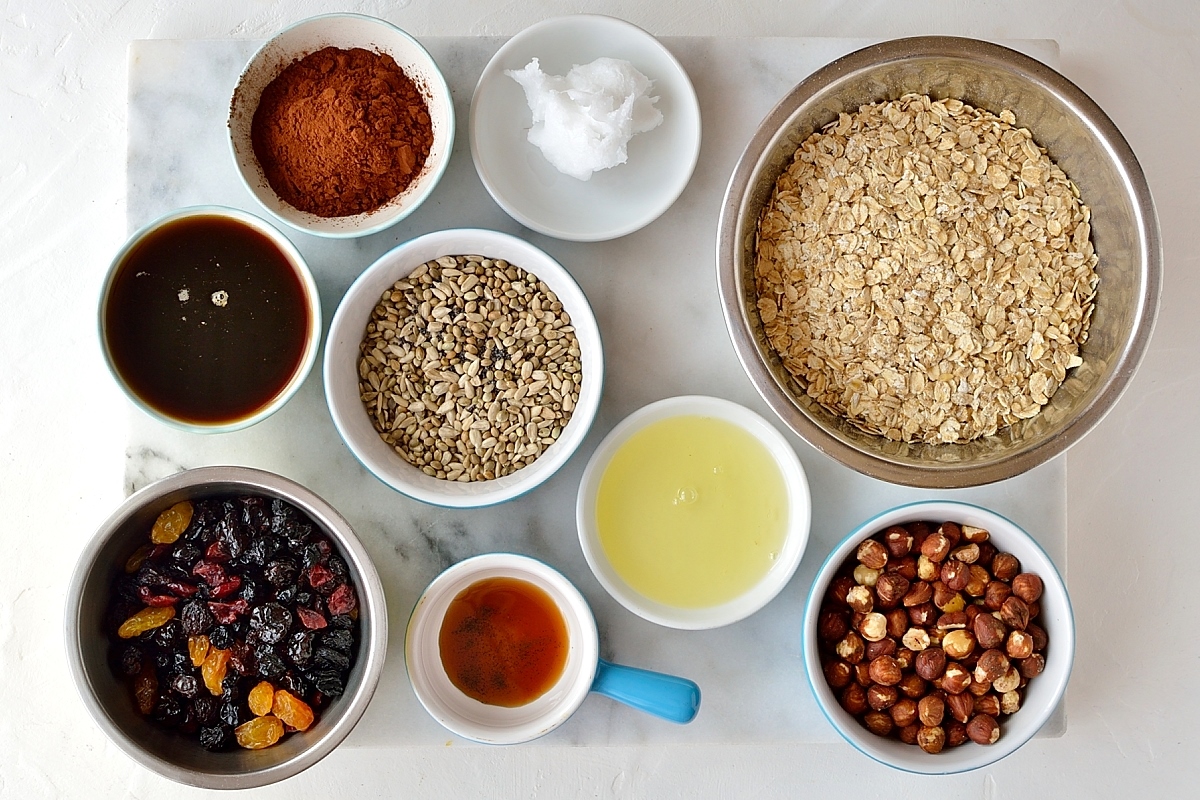 Chocolate berry granola ingredients