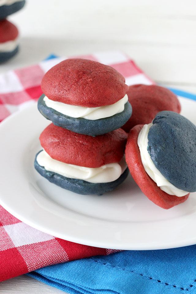 Red white and blue velvet whoopie pies 1