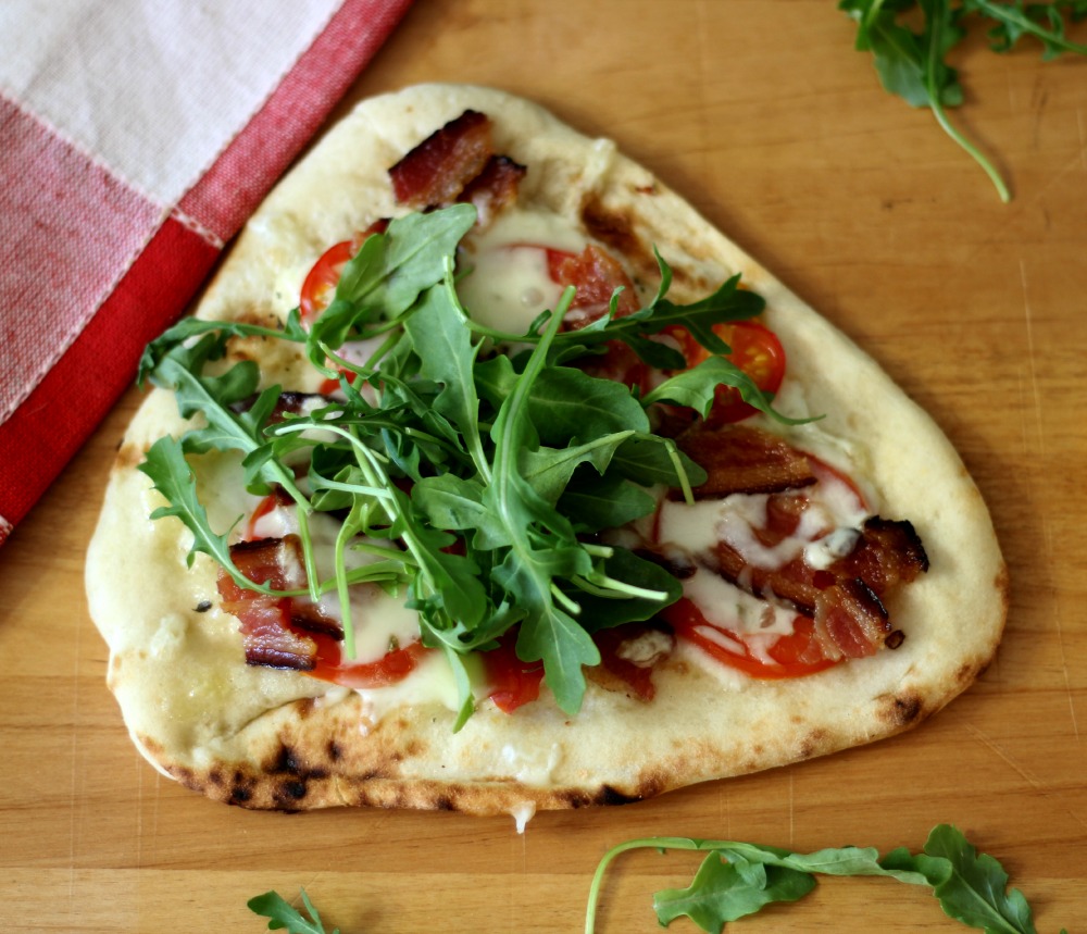 Blt pizza on naan bread