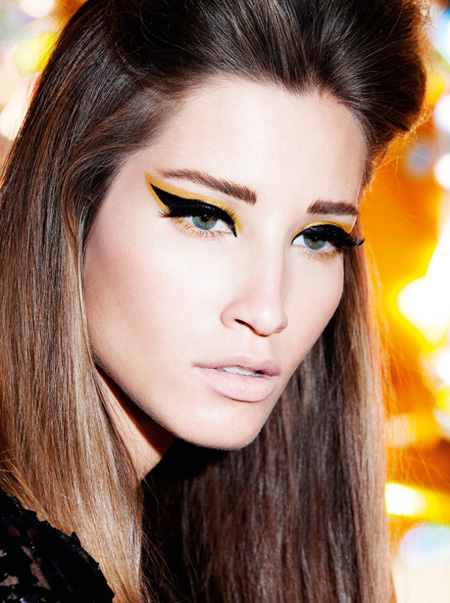 Colour outlined winged liner