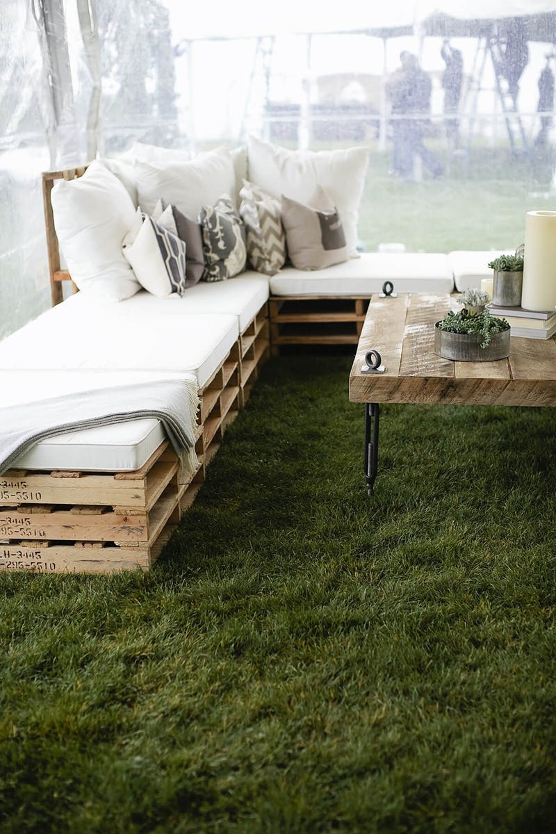 These 40 DIY Rustic Wedding Ideas Will Help Finish Your Vision   Diy Outdoor Pallet Couch 