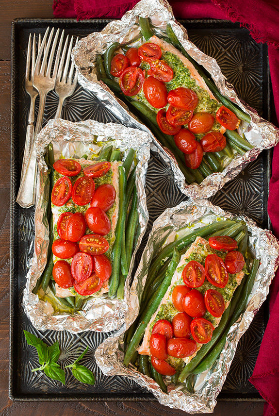 Pesto salmon and italian veggies in foil3 srgb