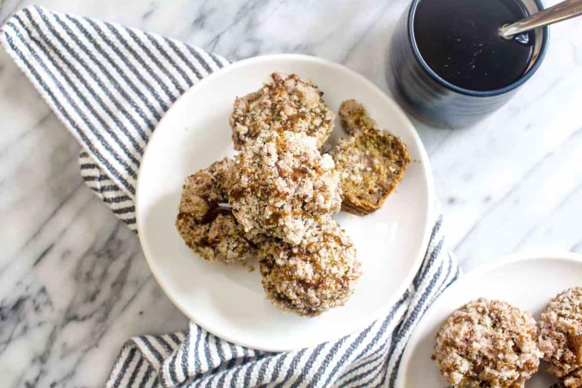 Apple muffins with spiced crumble