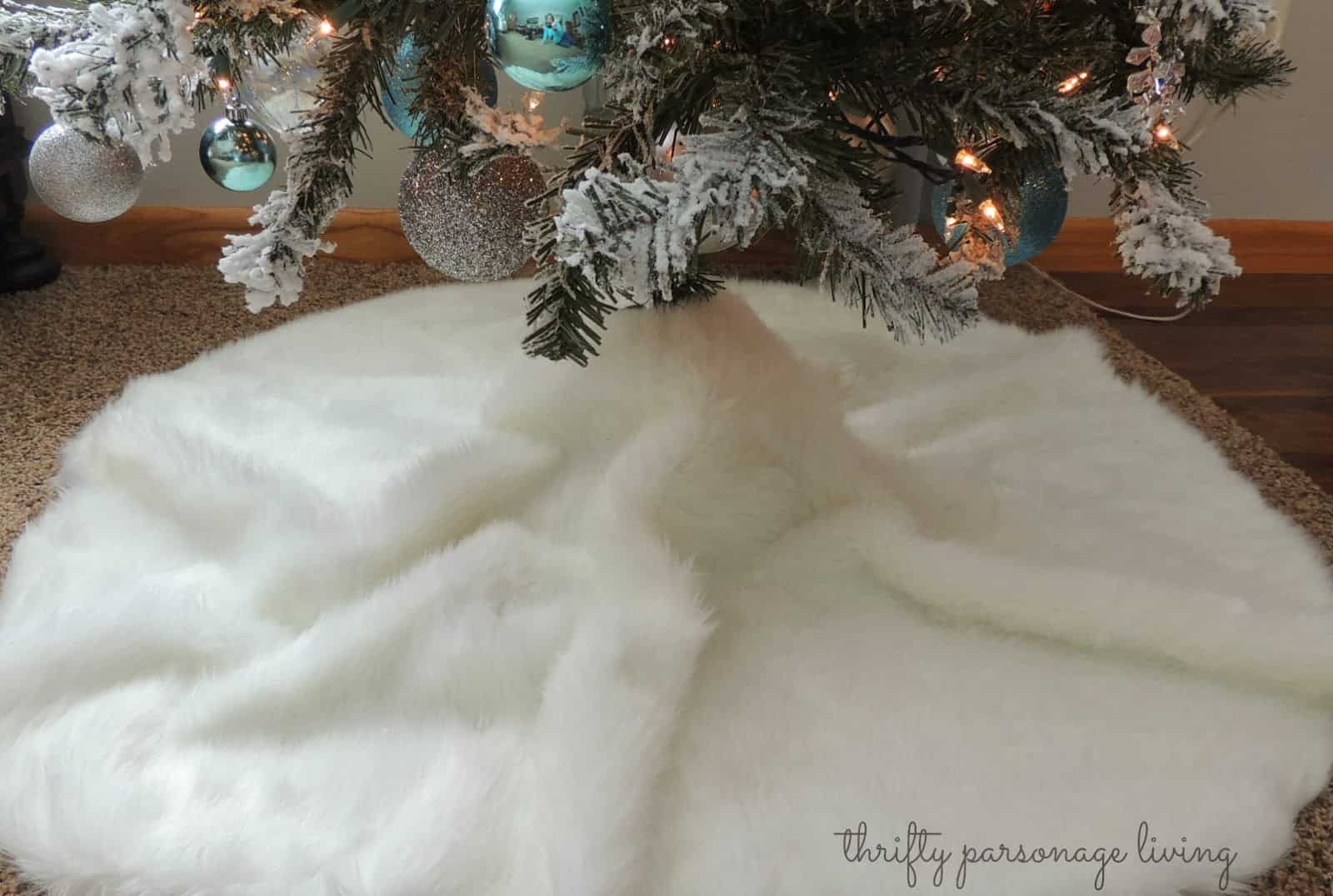 Snowy faux fur tree skirt