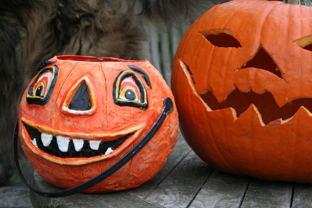 Halloween pumpkin drawing on cauldron 