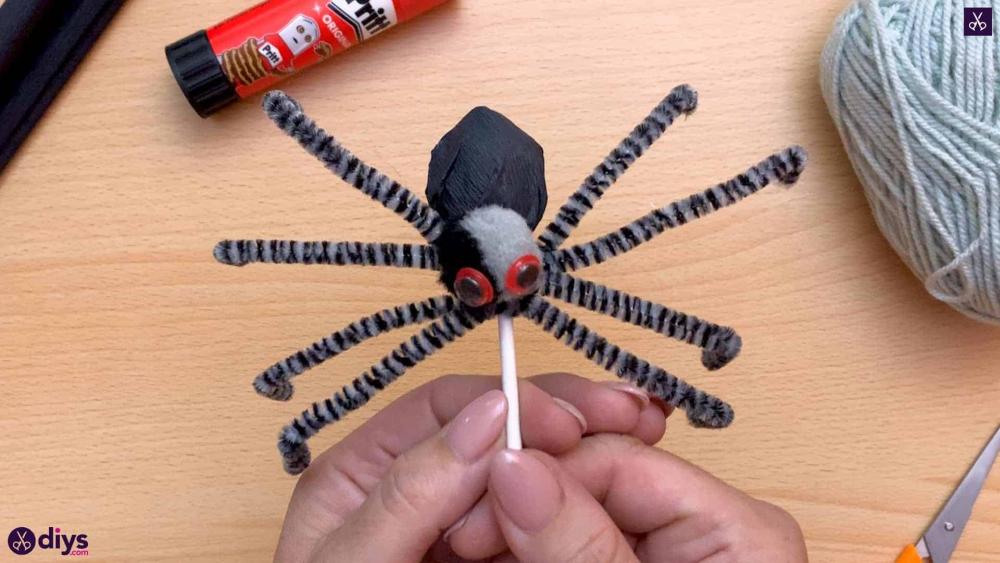 Lollipop spiders halloween popsicle stick crafts 
