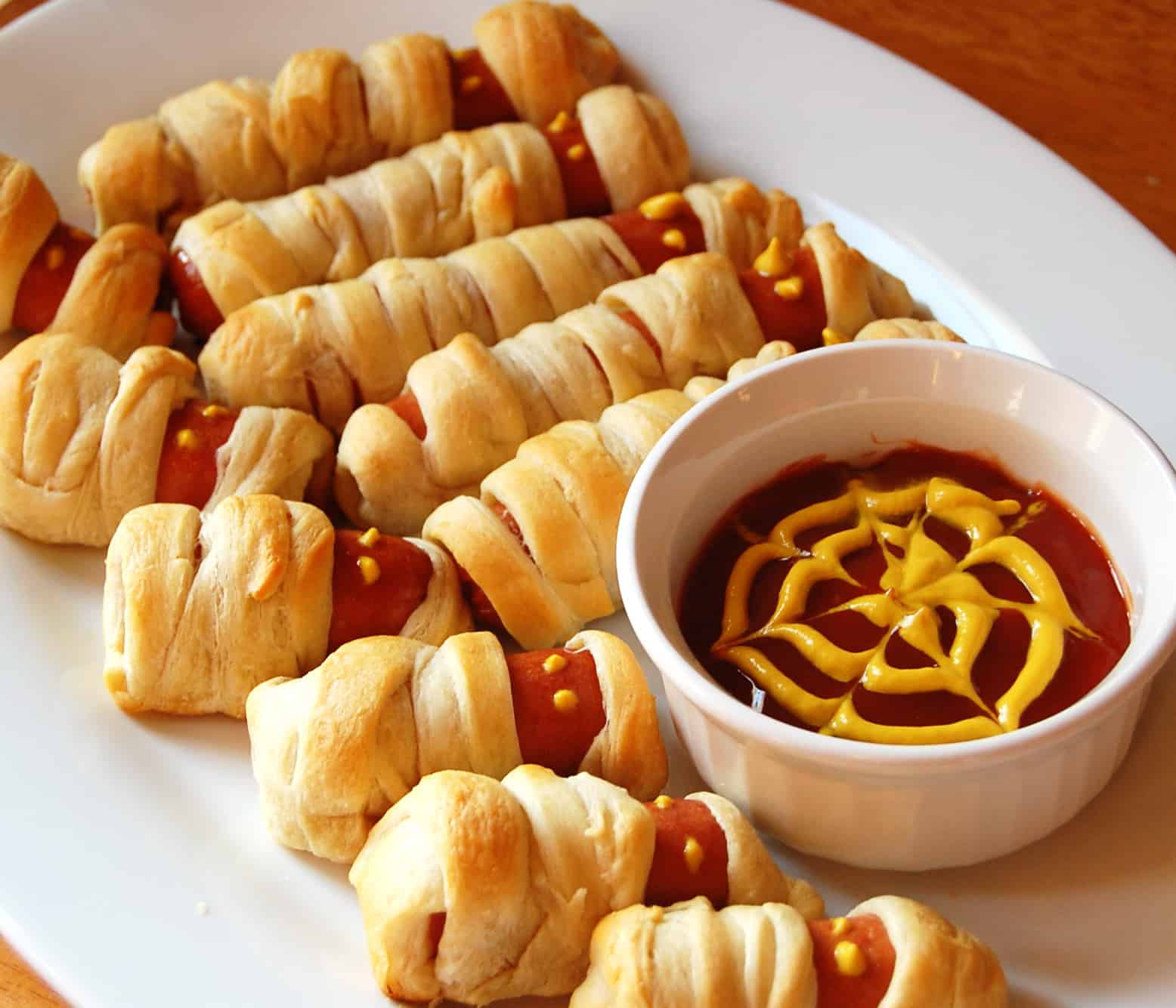 Mummy hot dog crescent rolls