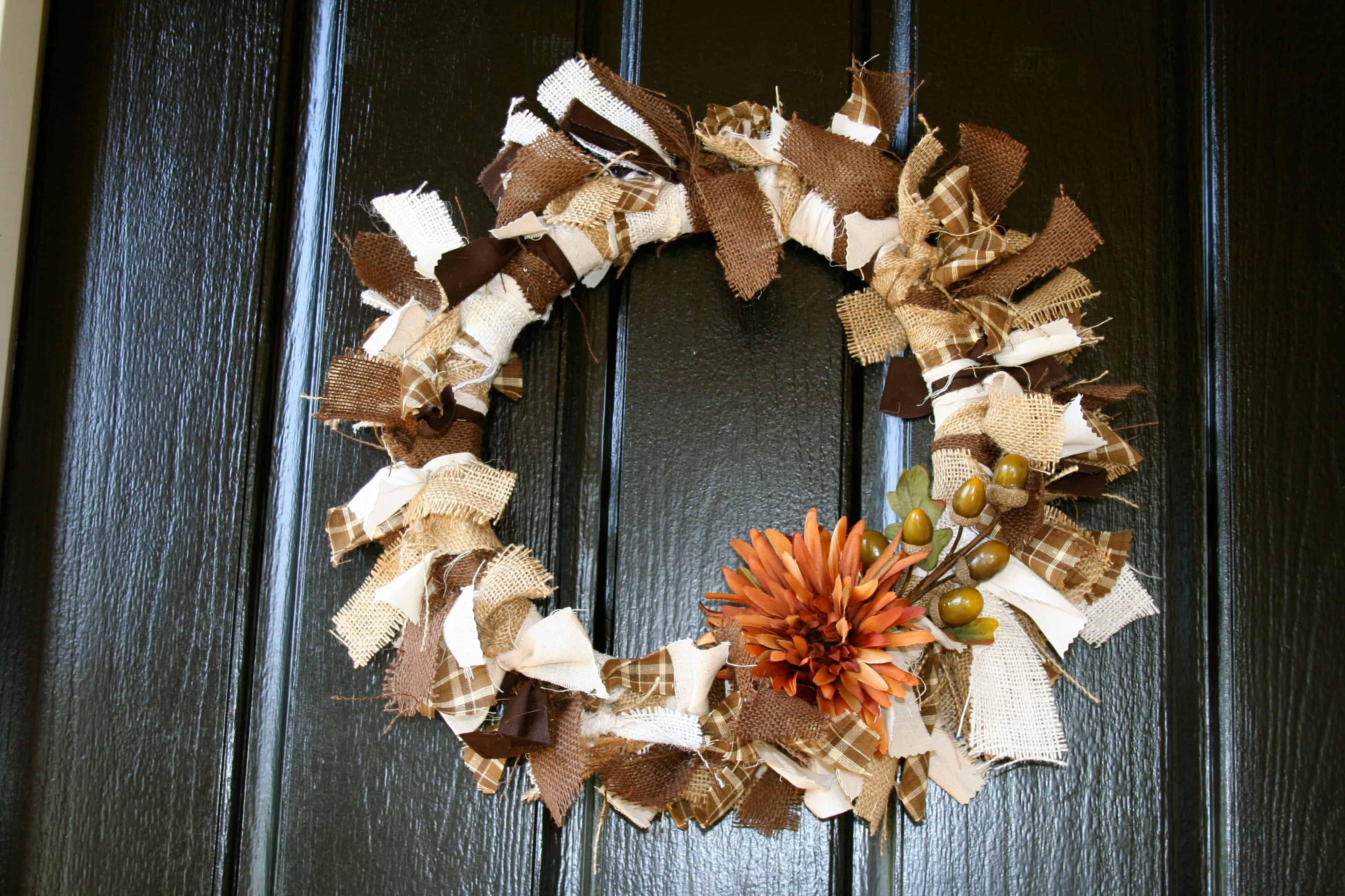 Knotted burlap strips with acorns