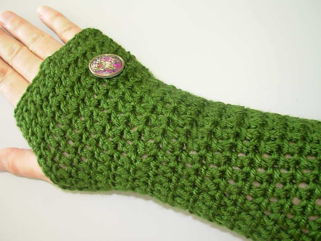 Simple crocheted fingerless gloves with buttons