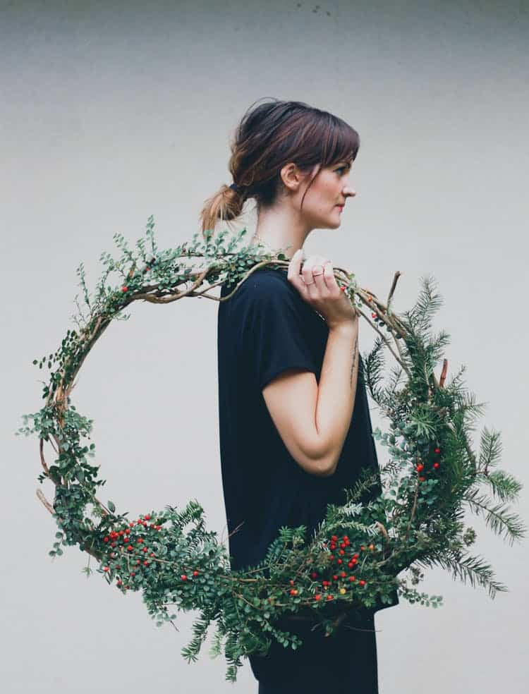 Natural Wreath Christmas Door Decorating Ideas