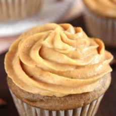 Maple cupcakes with pumpkin pie frosting