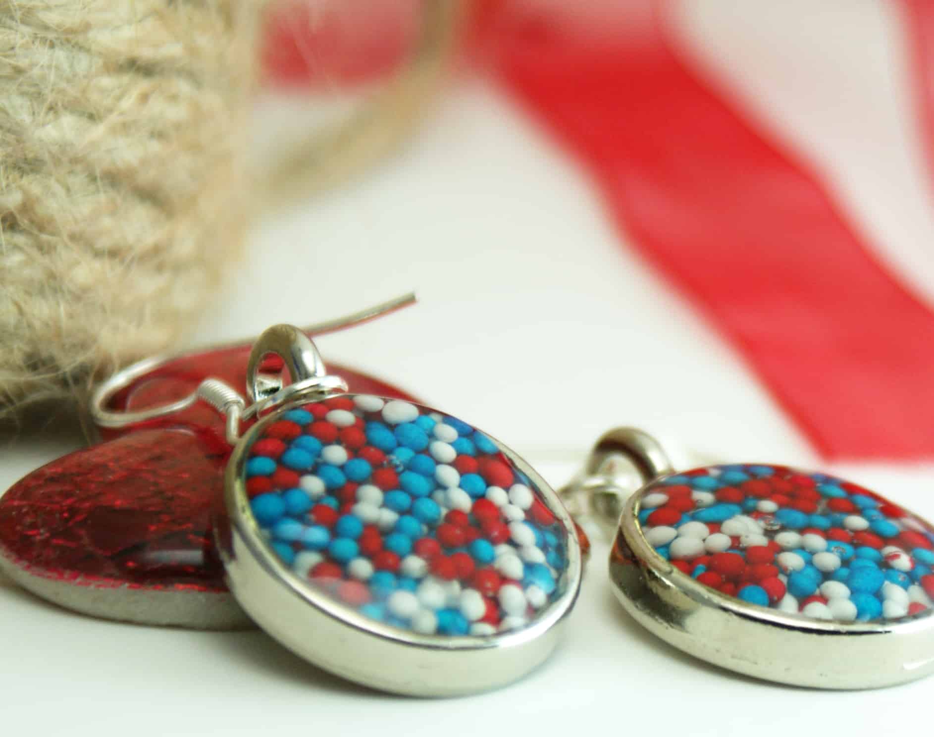 15 DIY Resin Jewelry Projects Worthy of Gifting