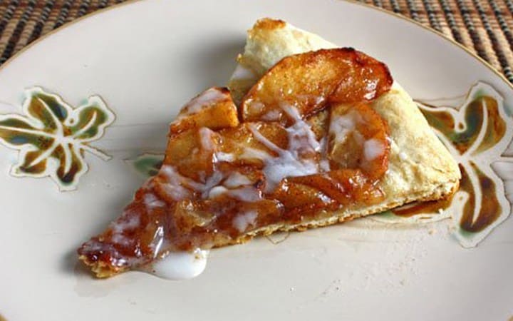 Apple pie dessert pizza